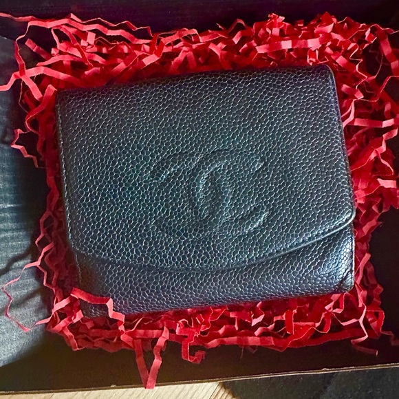 Chanel Caviar Vintage Timeless Bifold Wallet - Picture 1 of 9